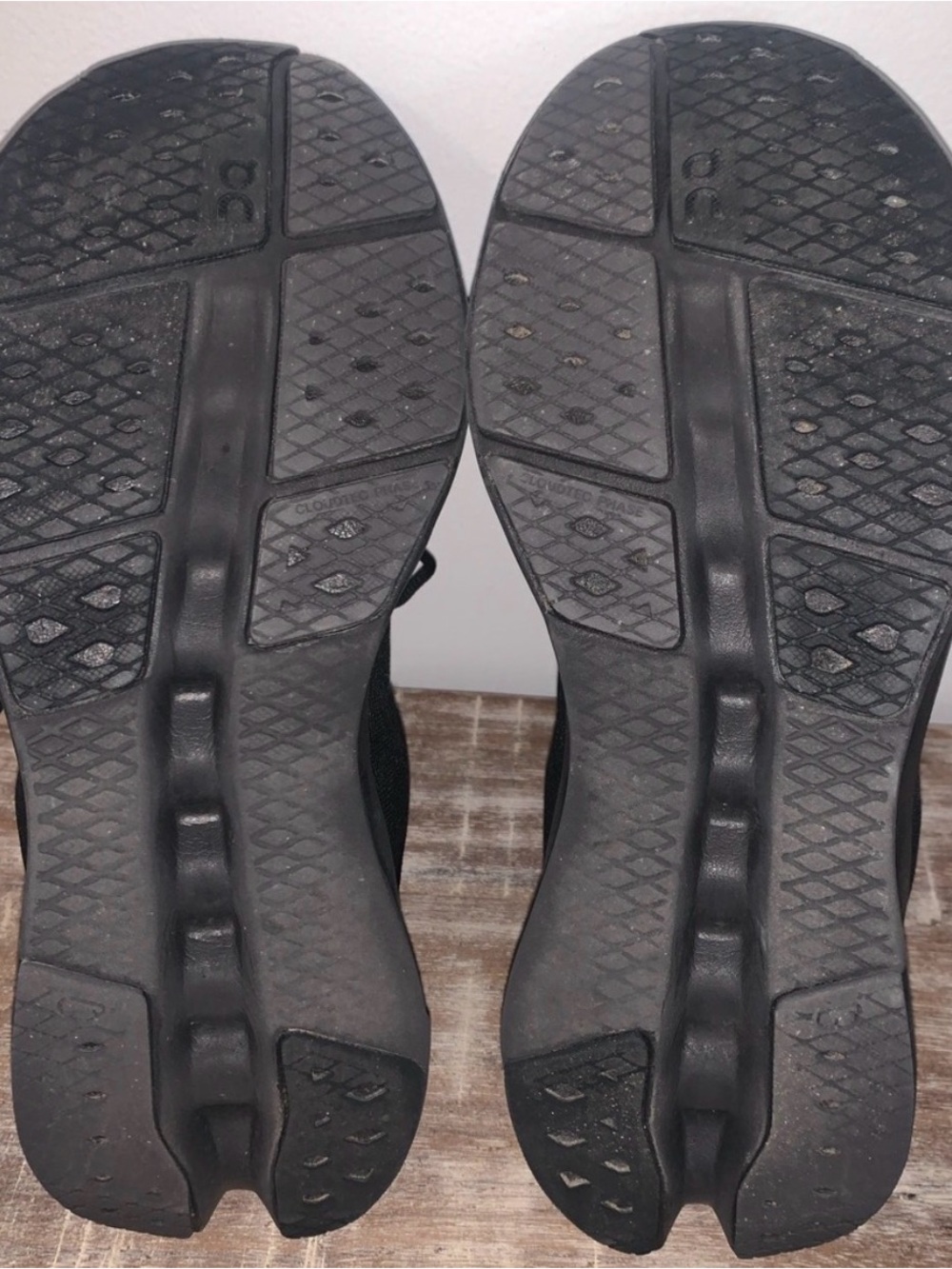 On Running Black Women’s Cloudsurfer Sneakers - Picture 3 of 3